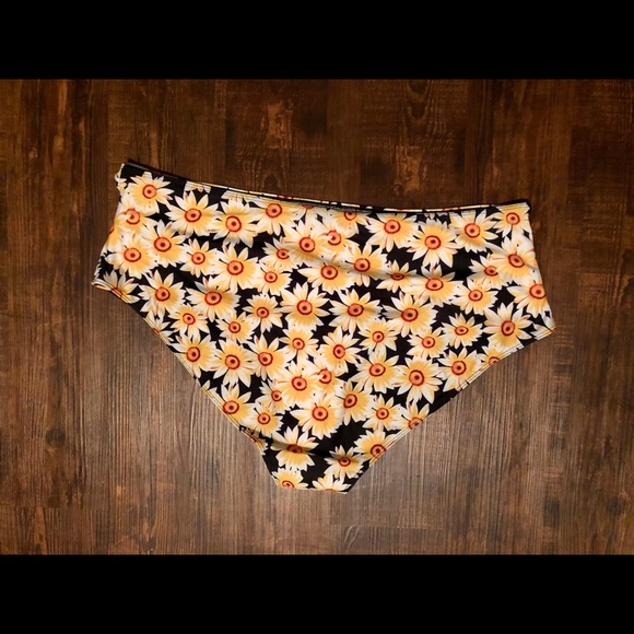 Plus Size Flowered Bikini Bottoms - Picture 2 of 2